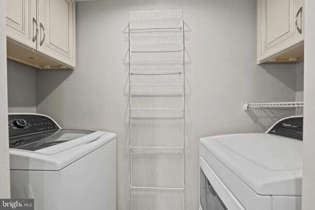 Building Photo - 1504 Lincoln Way