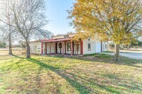 Building Photo - Horse property with shop in country oasis