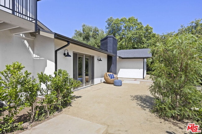 Building Photo - 1131 Rancho Dr