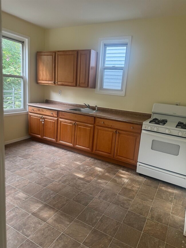 Building Photo - 239 Bayview Ave