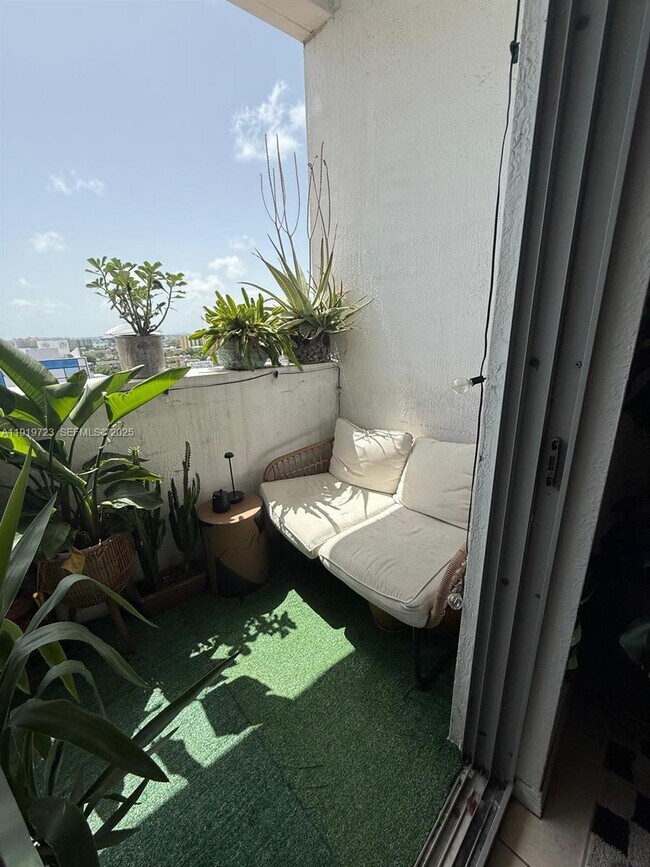 Building Photo - 36 NW 6th Ave