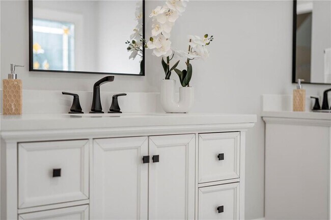 Building Photo - 870 Longstone Landing