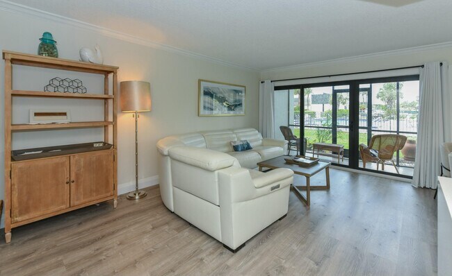 Building Photo - 1605 S US Hwy 1