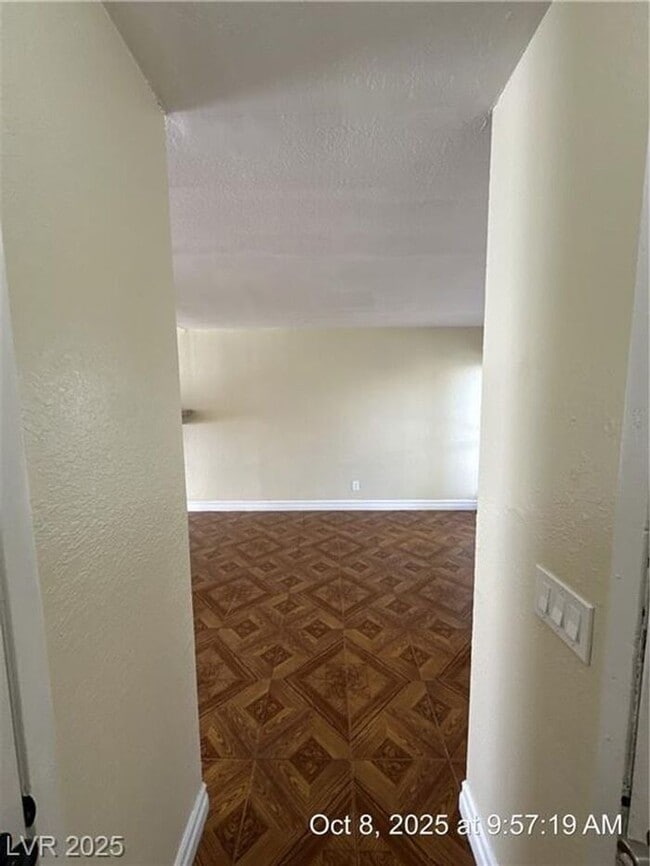 Building Photo - Enjoy comfortable, convenient living in th...
