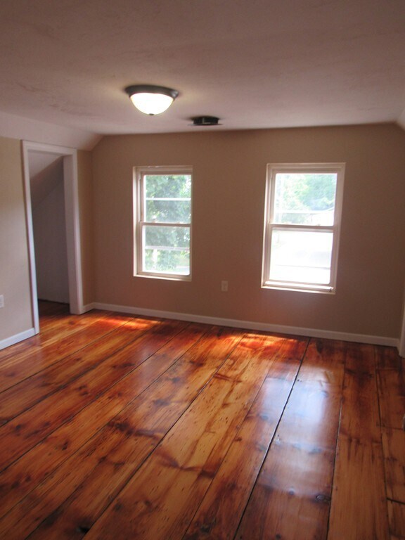 Building Photo - 27 Maple St