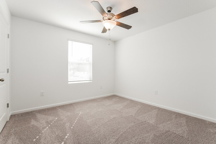 Building Photo - 2061 Hemingway Cir