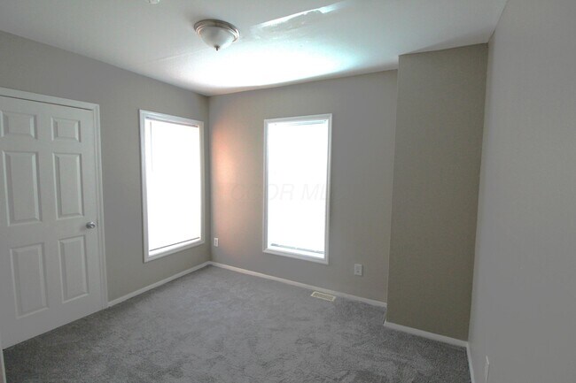 Building Photo - 392 N Garfield Ave