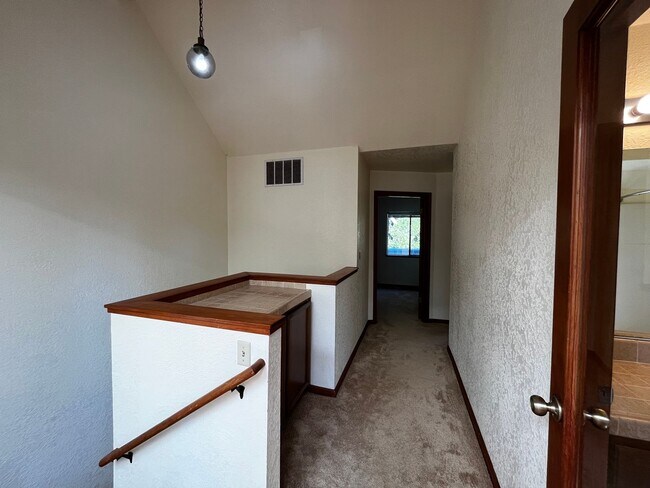 Building Photo - Charming Santa Cruz Townhouse: 3 Beds, 2.5...