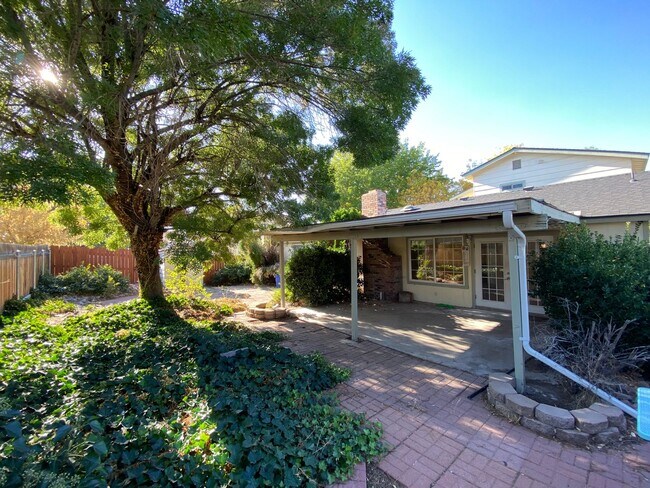 Building Photo - 843 Glen Martin Dr