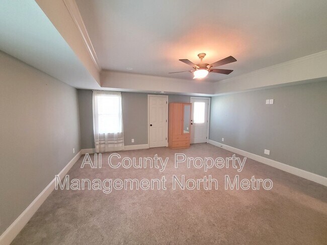 Building Photo - 6325 Hampton Highlands Dr