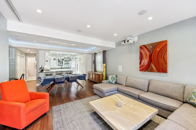 Building Photo - 1717 N Hudson Ave