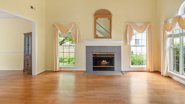 Building Photo - 3BR 2.5BA Cul-de-sac House with Loft in To...