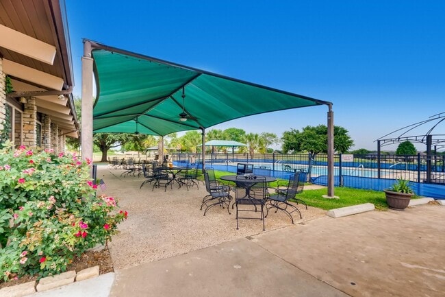 Building Photo - 421 St Andrews St