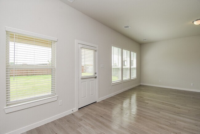 Building Photo - 3024 Myrtle Sunset Dr