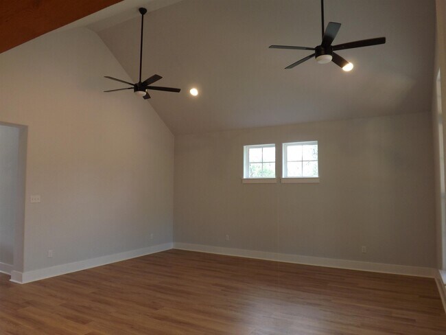 Building Photo - 1191 S Lake Dr