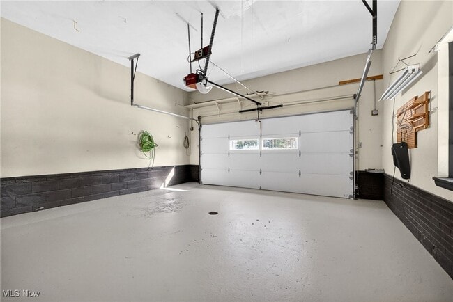 Building Photo - 8310 Broadview Rd