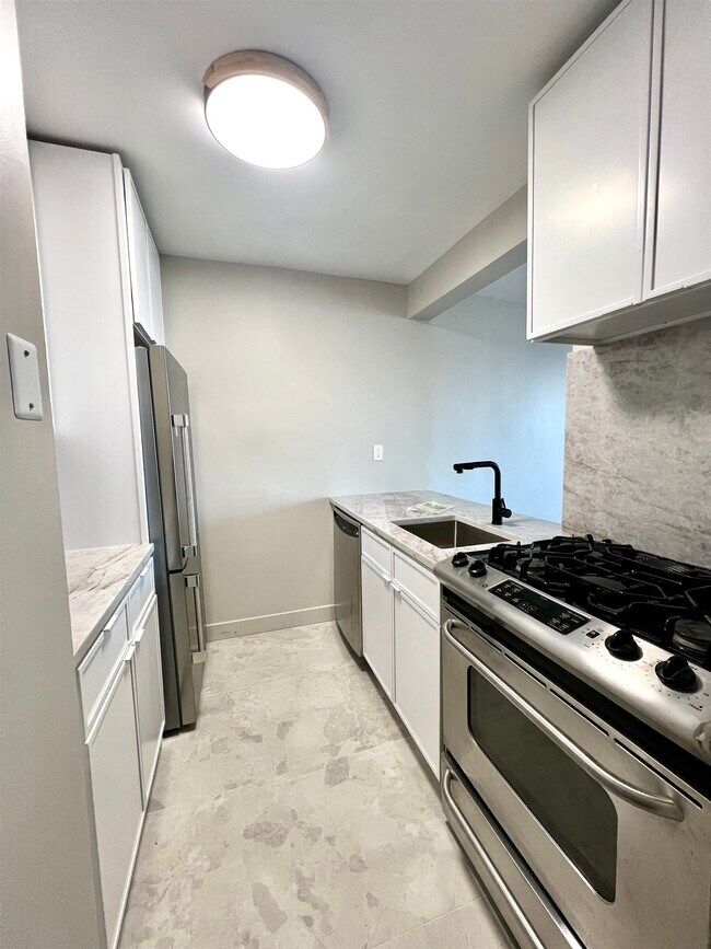 Building Photo - 500 Central Ave