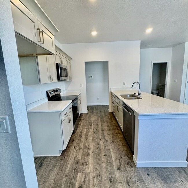 Building Photo - Brand New Built Home move in ready!