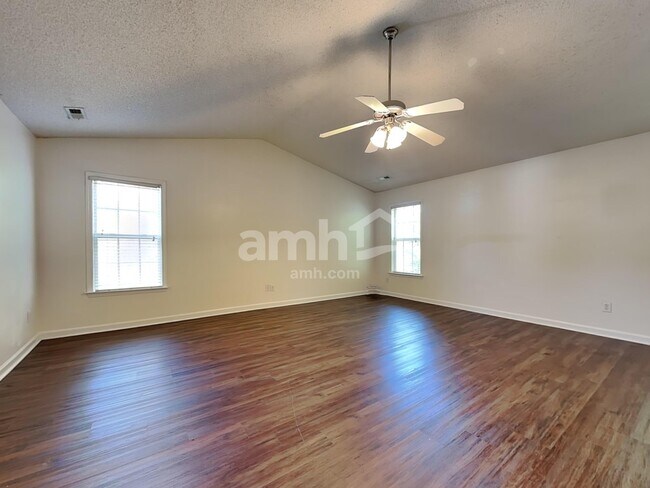 Building Photo - 134 Kimeo Way