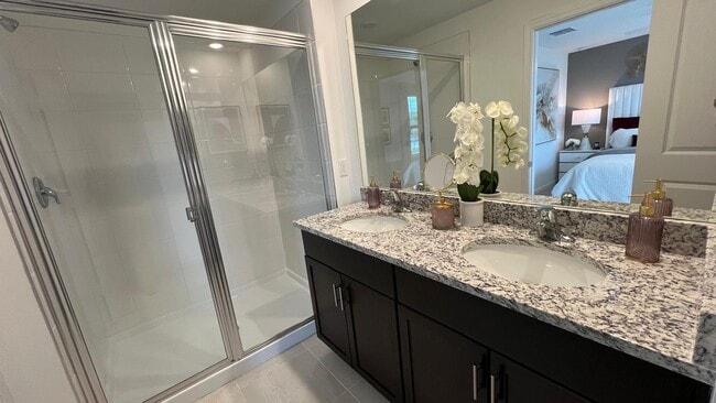 Building Photo - 560 Salisbury Cir