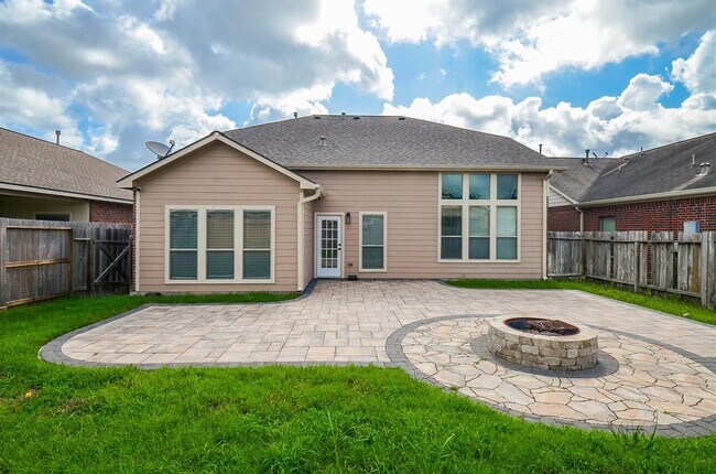 Building Photo - 15219 Bartlett Landing Dr