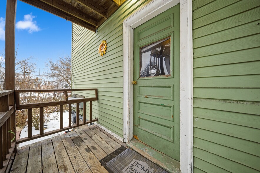 Building Photo - 367 Spruce St