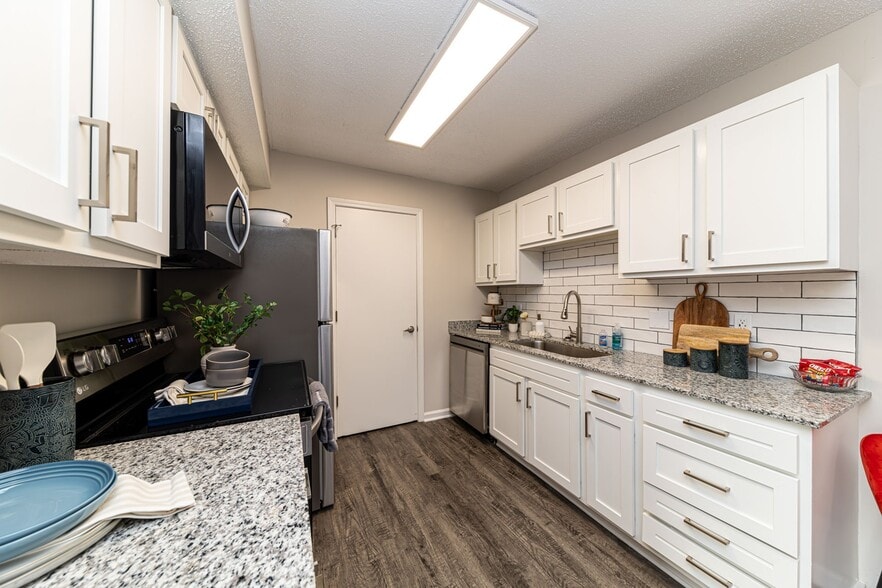 Primary Photo - The Linden Apartment Homes