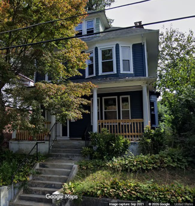 Building Photo - 18 Oak Ln