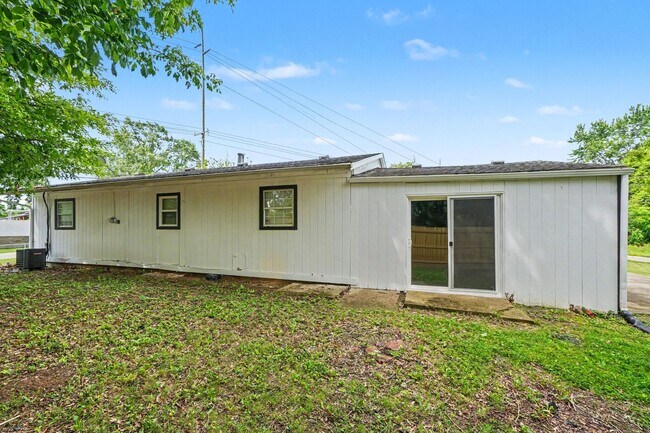 Building Photo - Cute and Cozy 3 Bed 1 Bath Home