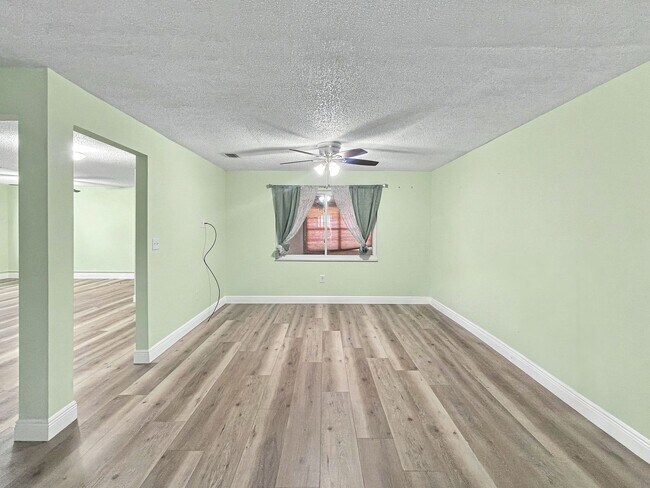 Building Photo - 12829 109th St
