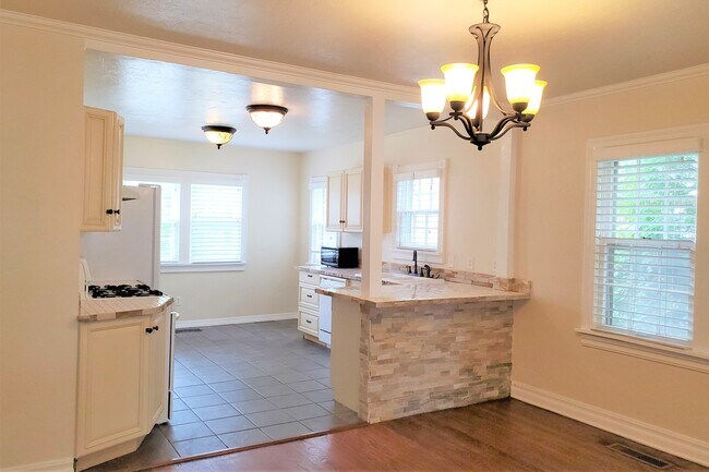 Building Photo - AMAZING 5 BED, 2 BATH MILLERS ADDITION NW OKC