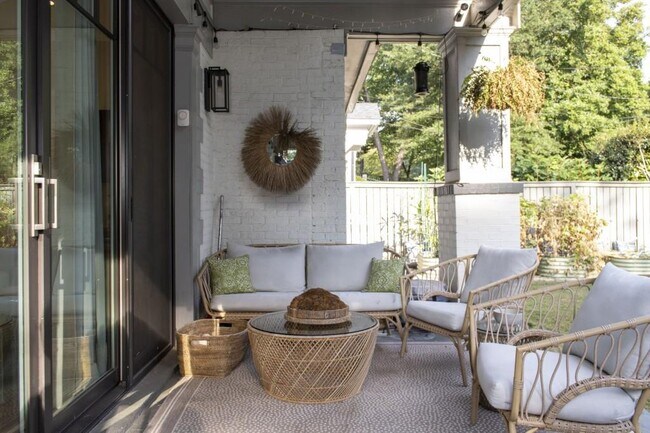 Building Photo - 801 Durant Pl NE