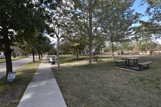 Building Photo - 1517 Bonnie Brae St