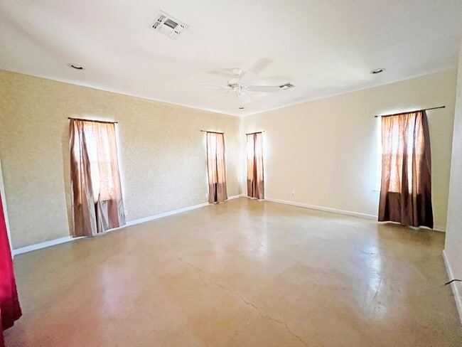 Building Photo - 101 Capt Lee