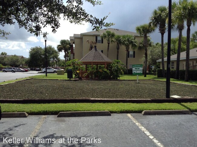 Building Photo - 1 br, 1 bath House - 1930 Summer Club Driv...