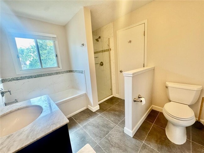 Building Photo - 2575 Heritage Dr