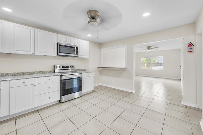 Building Photo - 1400 Binney Dr