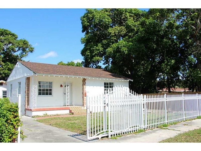 Building Photo - 1225 NW 45th St