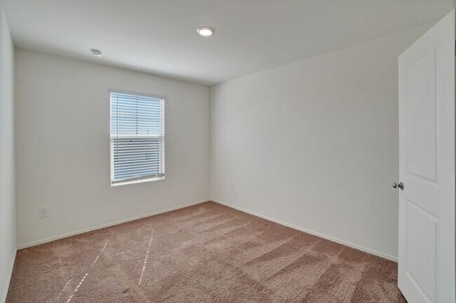 Building Photo - 4051 E Braddock Dr