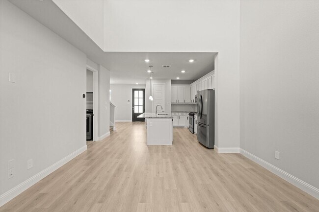 Building Photo - 1045 Thomas Pl