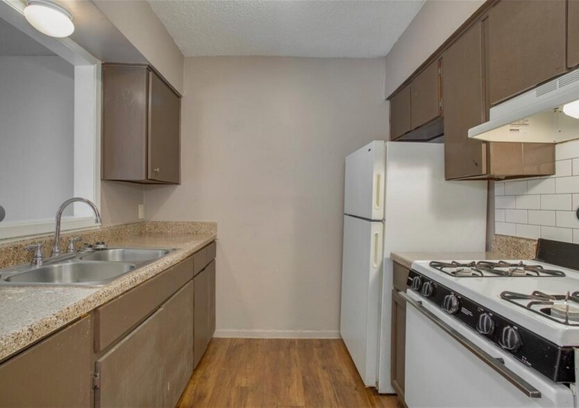 Building Photo - 2501 Mission Hill Dr