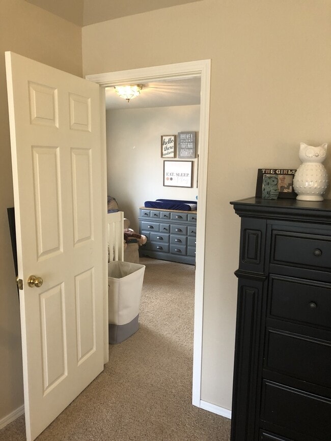 Building Photo - 3 Bedroom Plus Office in Stone Mill! Great open floor plan, huge kitchen!