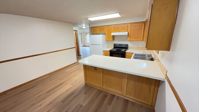 Building Photo - 3 Bedroom 1.5 Bath Home Fenced Yard, Shed & Garage