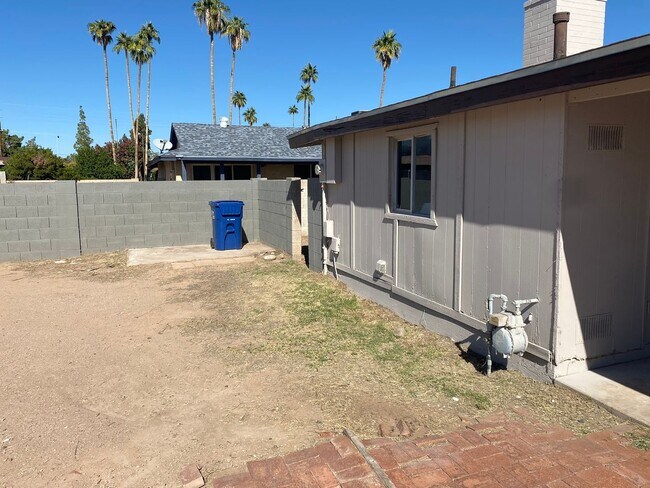 Building Photo - 3326 S Country Club Way