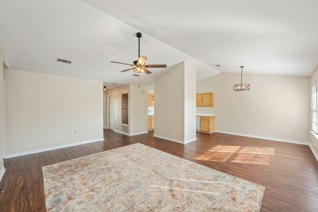 Building Photo - 423 Northview Ln