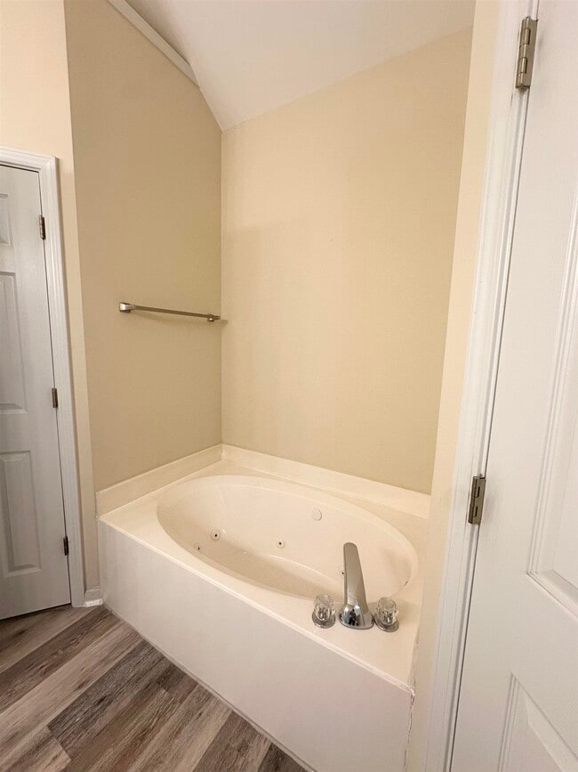 Building Photo - 8516 Shady Elm Dr