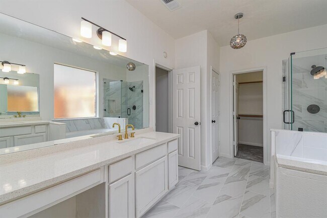 Building Photo - 30611 Country Meadows Dr