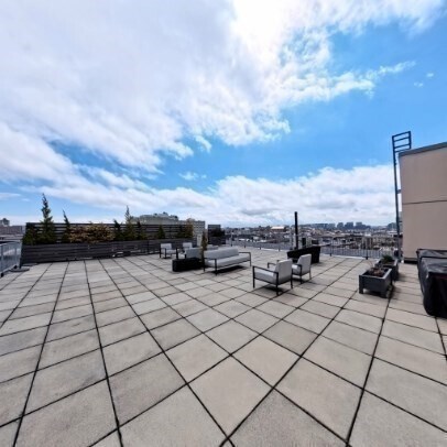 Building Photo - 156 Porter St