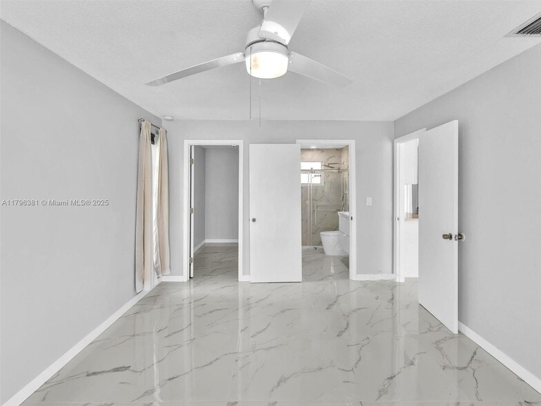 Building Photo - 1281 SW 32nd St