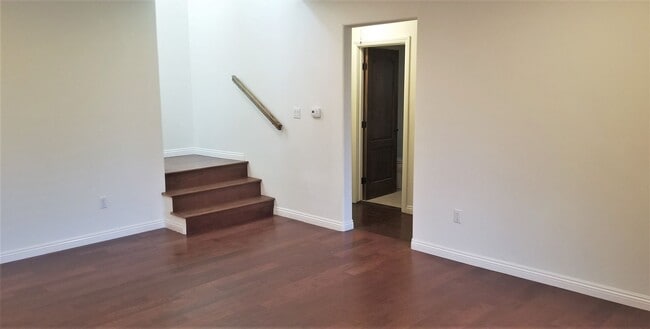 Building Photo - Amazing 2-Story 4 Bdr 3 Bath Family Home i...